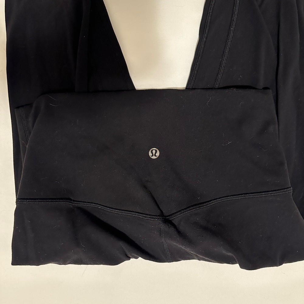 Lululemon align cropped leggings size 6! Great, used condition with no pilling. - Picture 2 of 4